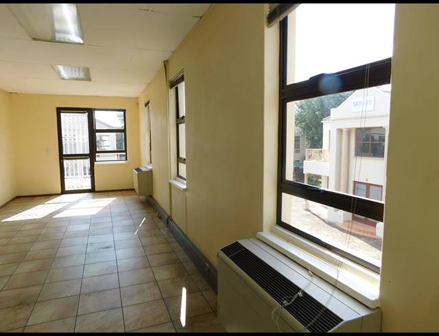 125M² OFFICE TO LET IN RANDPARK RIDGE